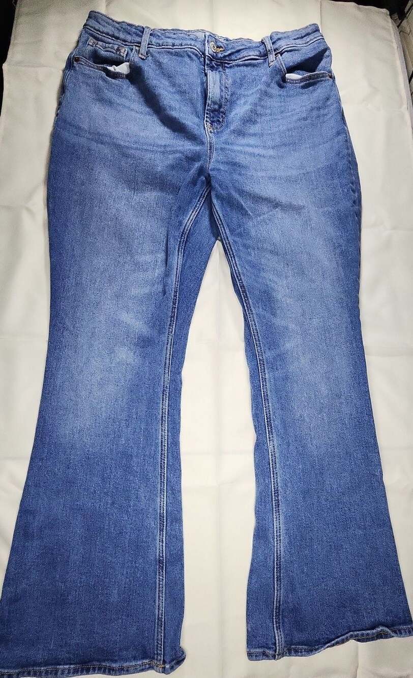 Old Navy Extra High-Rise Secret-Smooth Pockets Flare Jeans